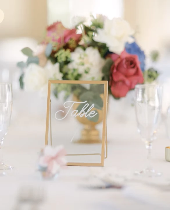 Cadre doré pour numéroter les tables à louer