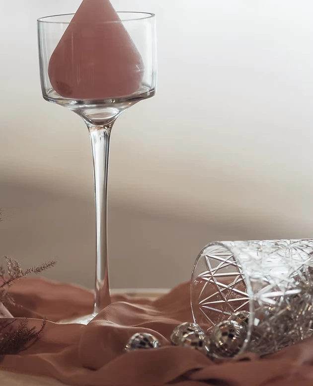 Chandelier transparent en verre à louer