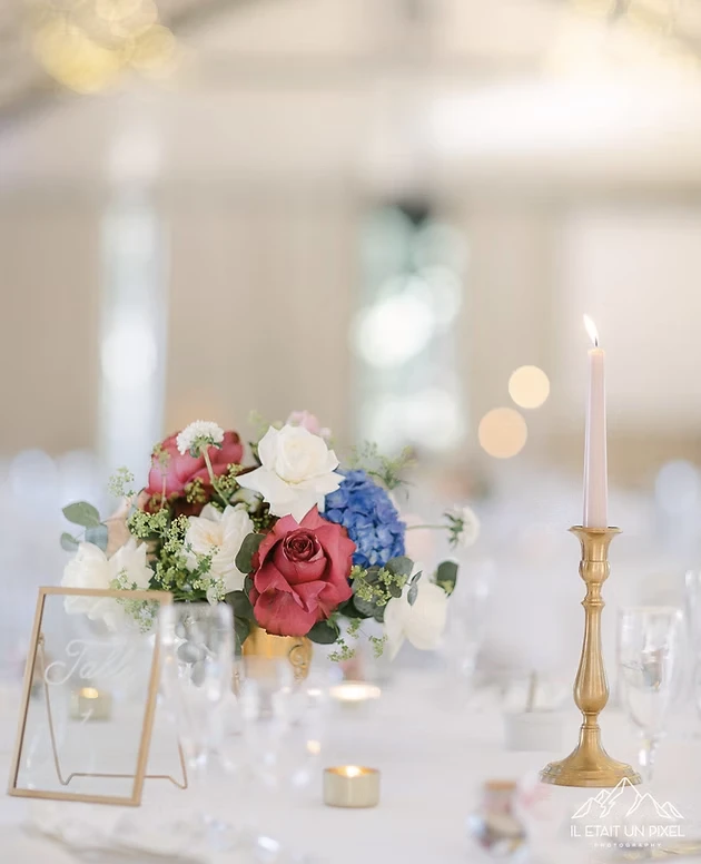 Chandelier vintage doré à louer